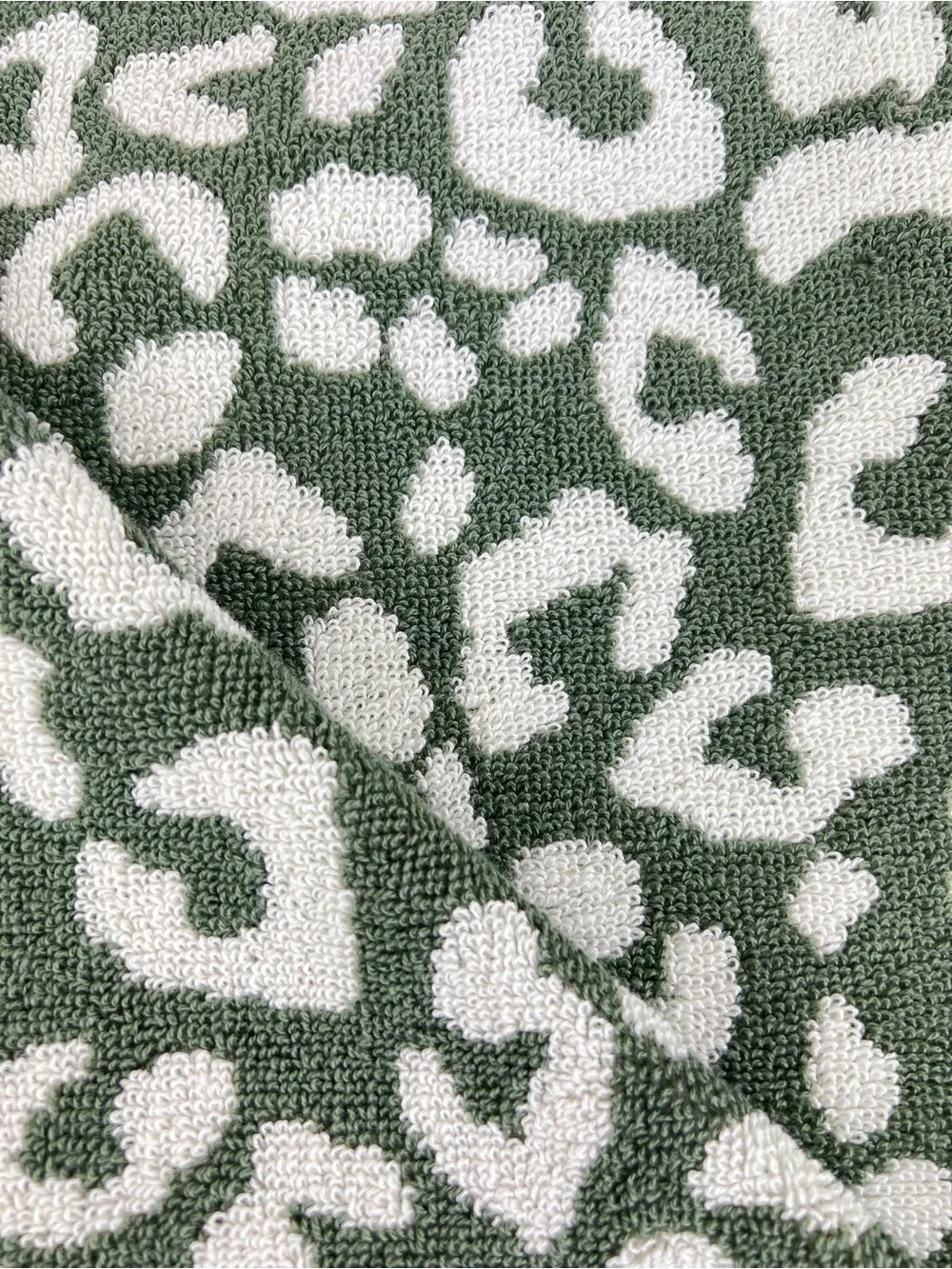 Bespoke Threads Bath Towels Sea Spray Green & Cream Leopard Soft Cotton 2 Pc NEW